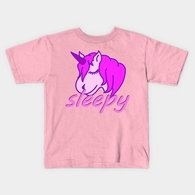 Schlafendes Einhorn Kids T-Shirt by MarrysSunsoulisland